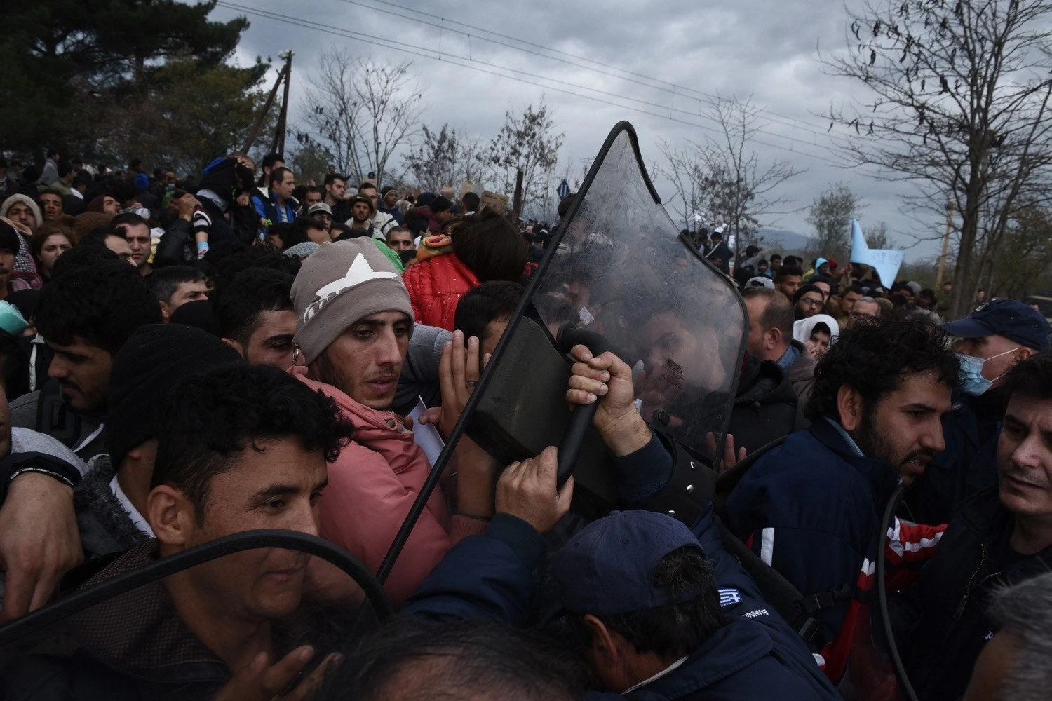 Ξεσηκώνονται οι Έλληνες στη Χίο: «Δεν πάει άλλο η κατάσταση με τους μετανάστες στο νησί μας» – Οργή για το χάος από το μεταναστευτικό
